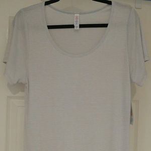 NWT LuLaRoe Medium Classic T